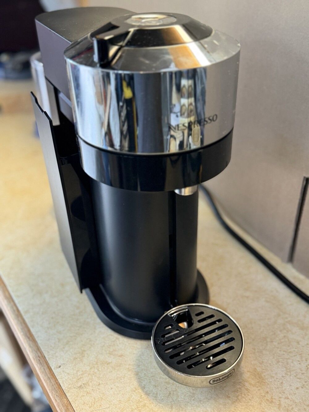 Nespresso Vertuo Next Deluxe Coffee & Espresso Machine Chrome ENV120C Works - Picture 4 of 8